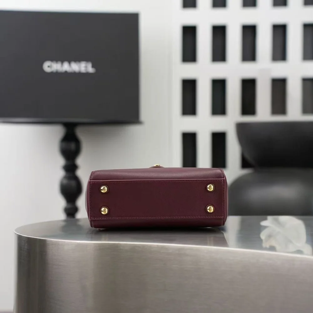 Chanel 26A Knotty Envelope Bag 6223 in Burgundy