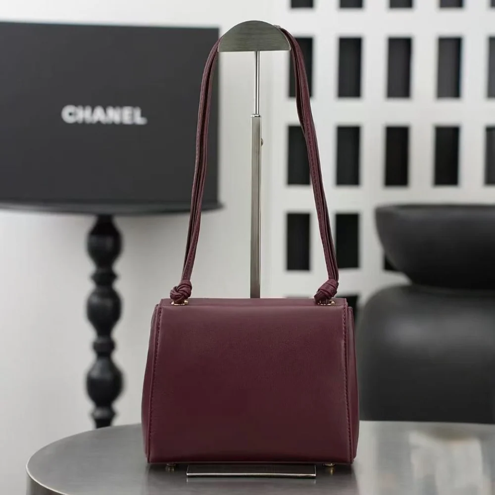 Chanel 26A Knotty Envelope Bag 6223 in Burgundy