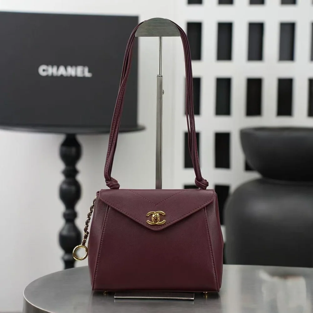 Chanel 26A Knotty Envelope Bag 6223 in Burgundy