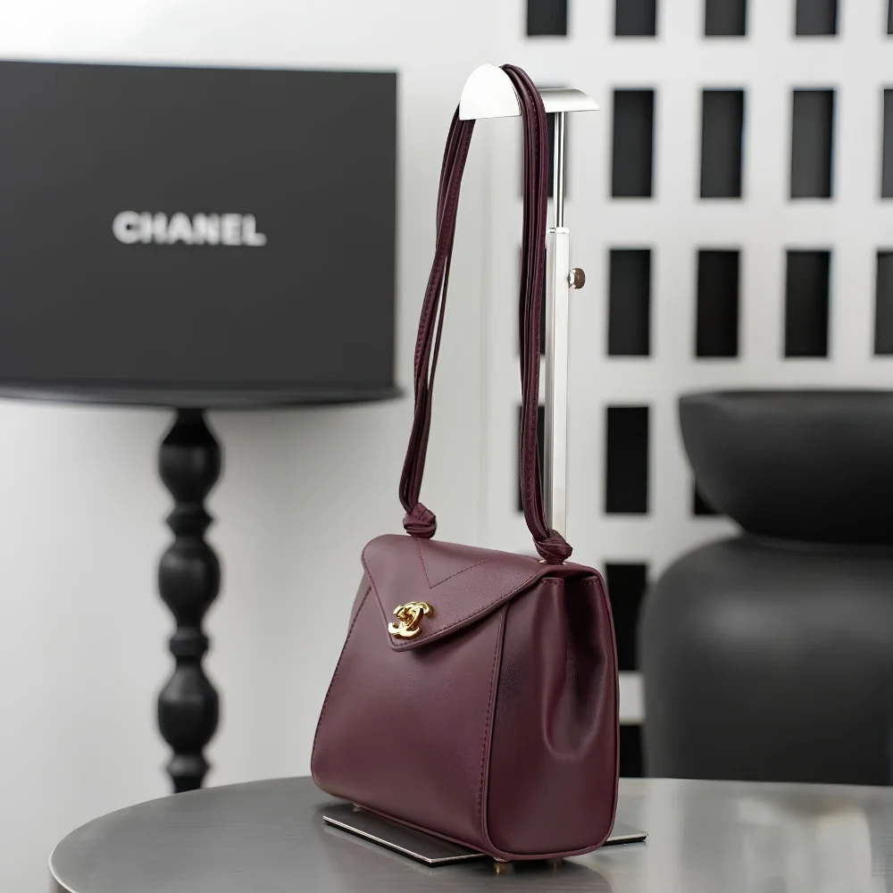 Chanel 26A Knotty Envelope Bag 6223 in Burgundy
