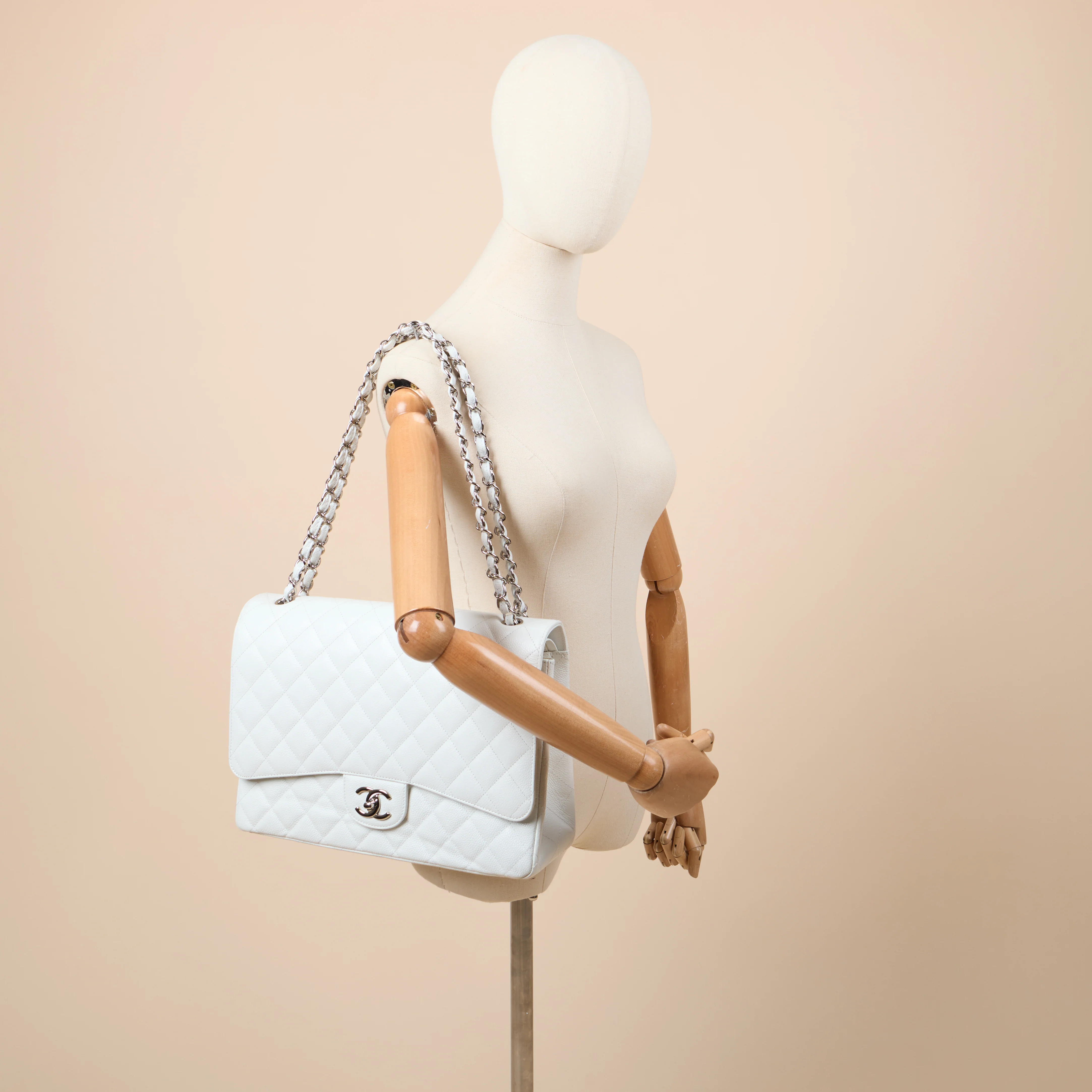 Chanel Shoulder Bag Classic - Maxi in White, Caviar Leather