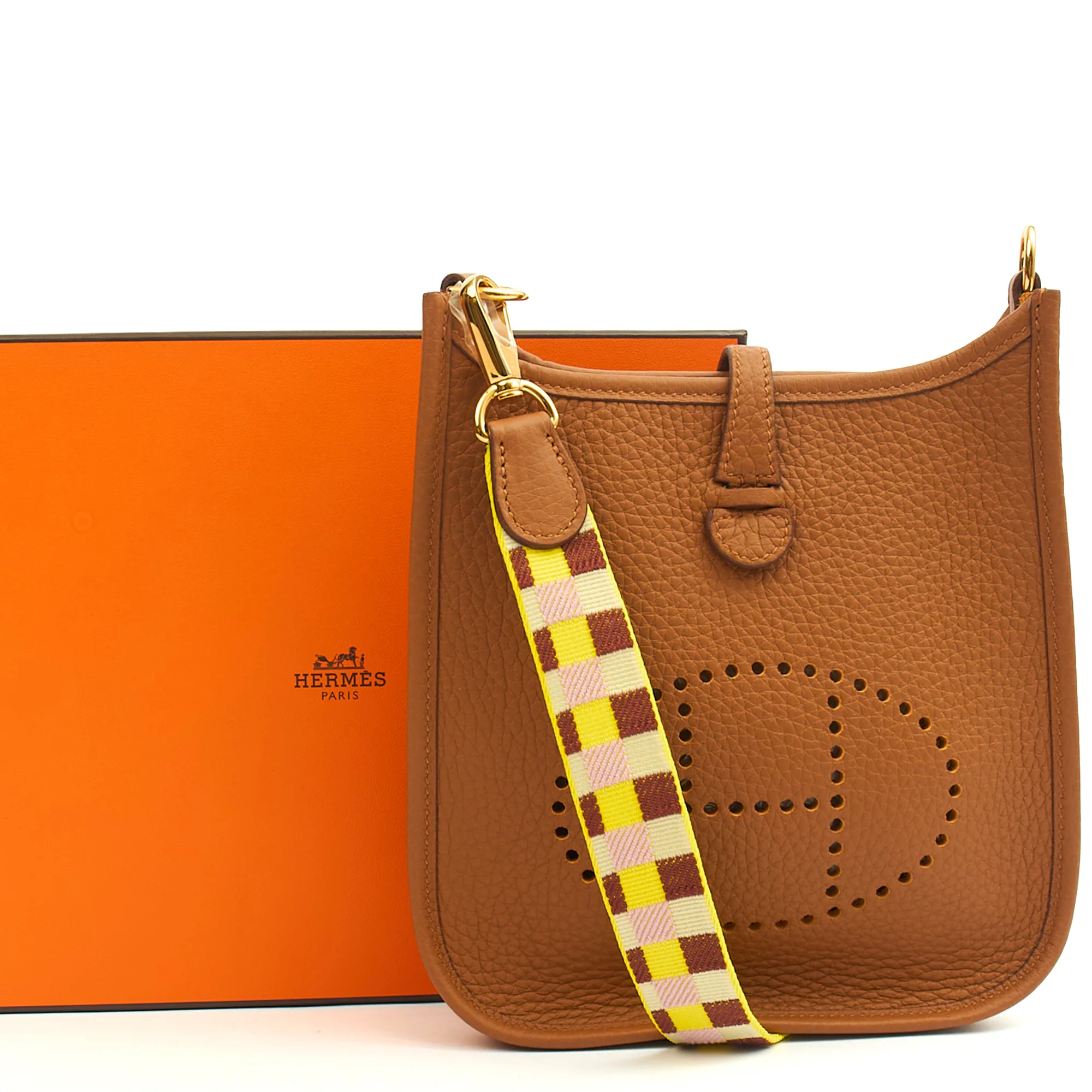 Picture of Hermes Cross Body Evelyne 16 in Gold, Togo Leather