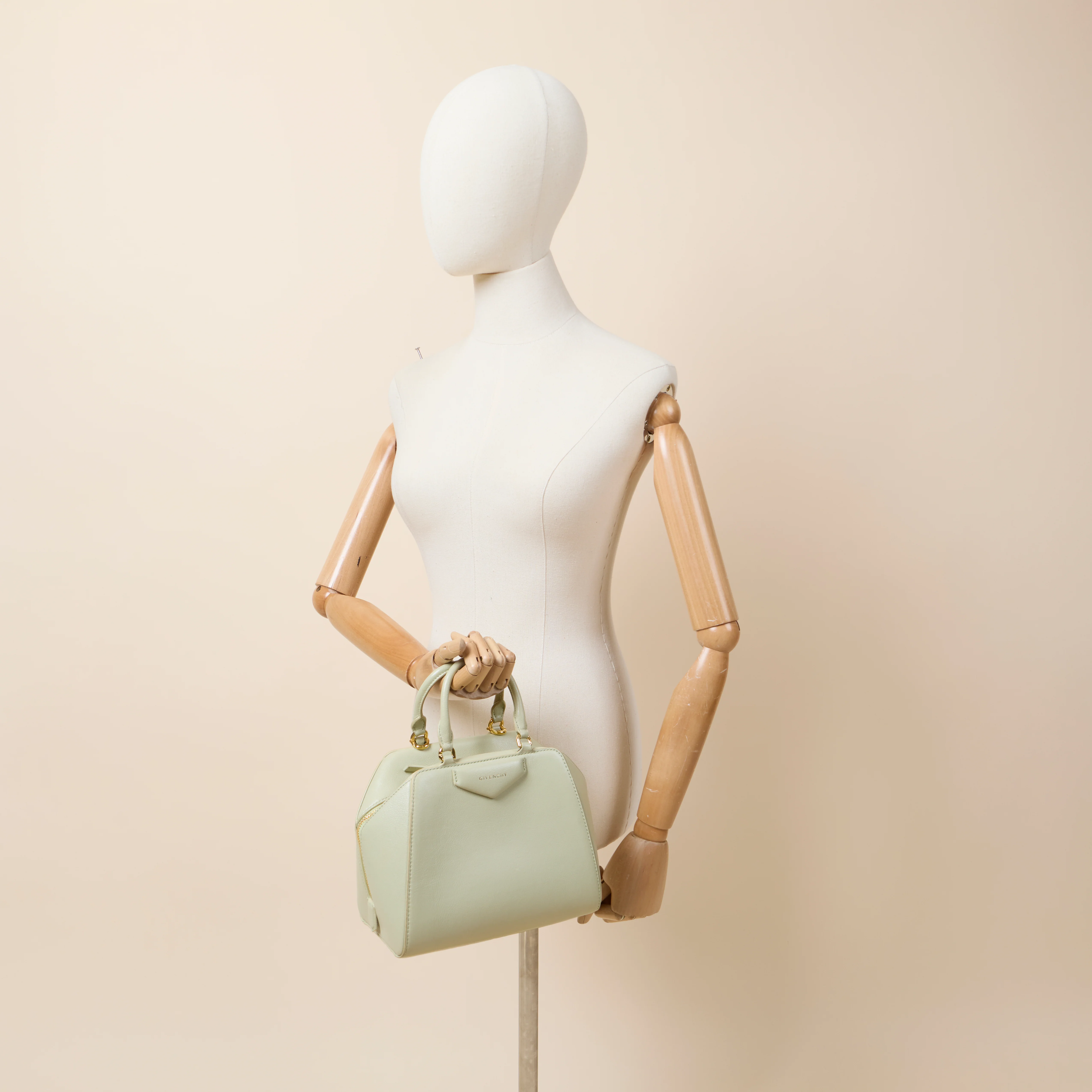 Picture of Givenchy Mini Bag Antigona Mini Cube in Green, Leather