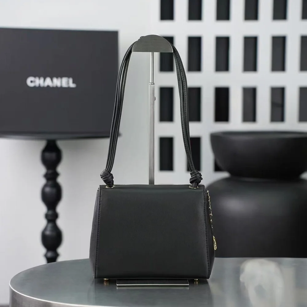 Chanel 26A Knotty Envelope Bag 6223 in Black