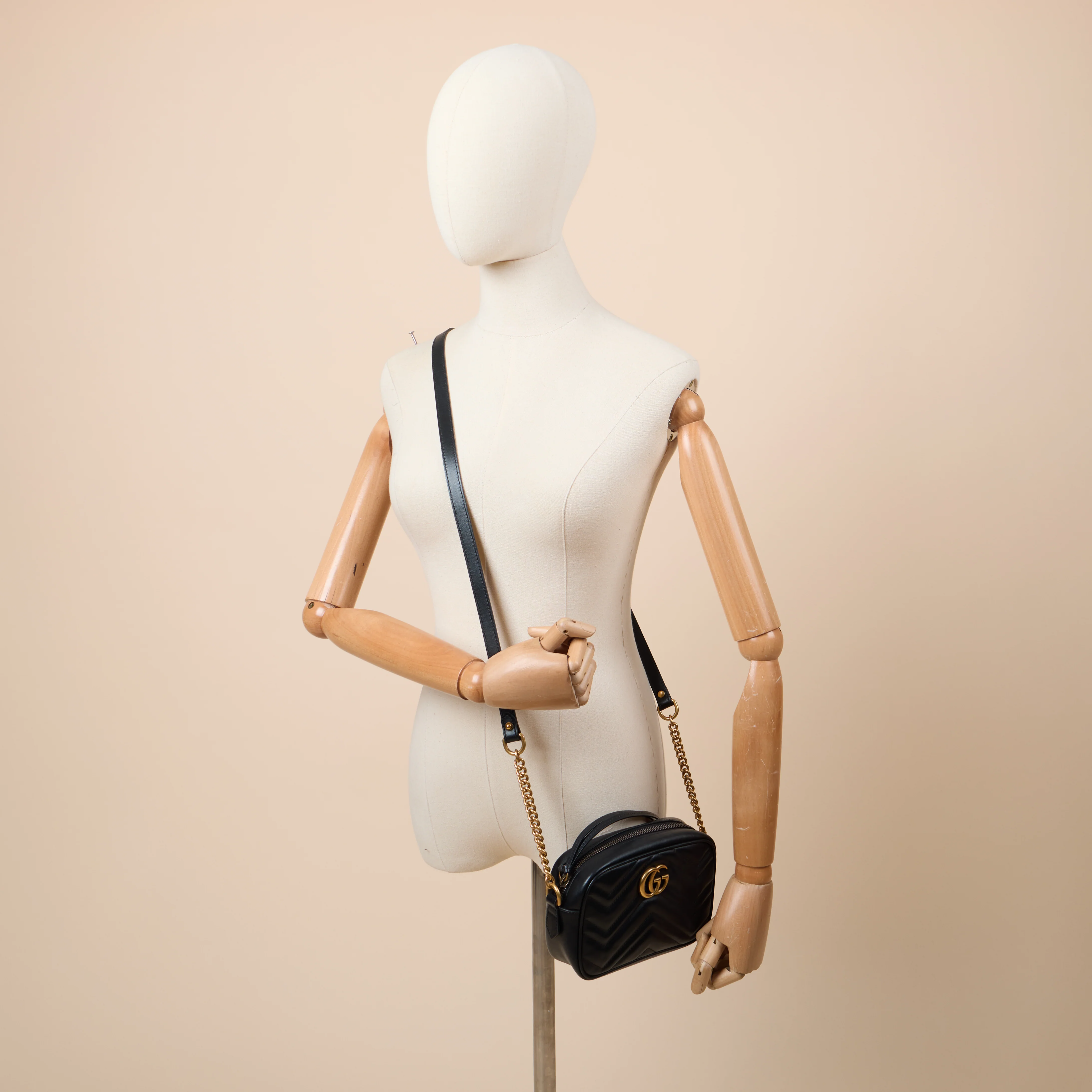 Gucci Cross Body Marmont Shoulder Bag - Mini in Black, Leather