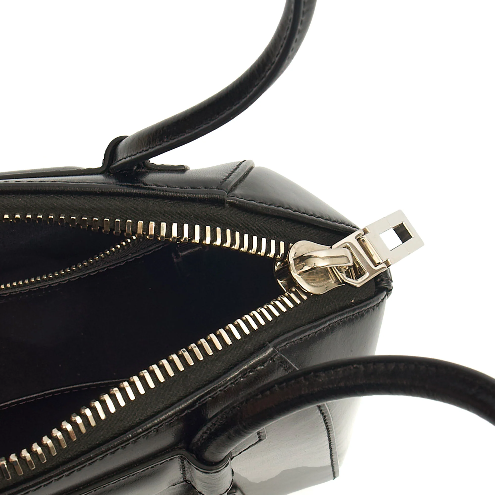 Picture of Givenchy Tote Antigona - Small in Black, Box Calfskin