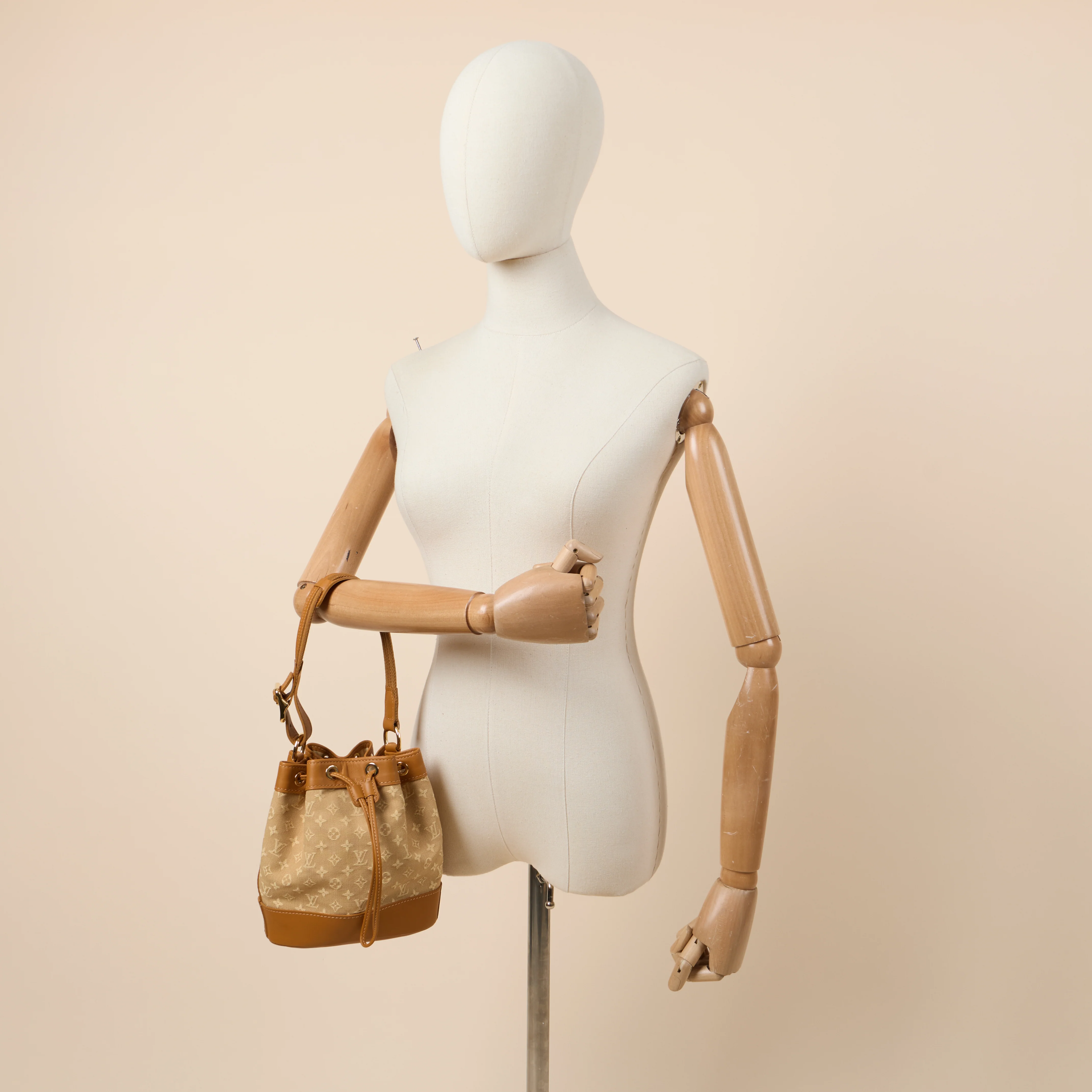 Louis Vuitton Bucket Bag Mini Lin Noe in Mini Lin Beige, Canvas