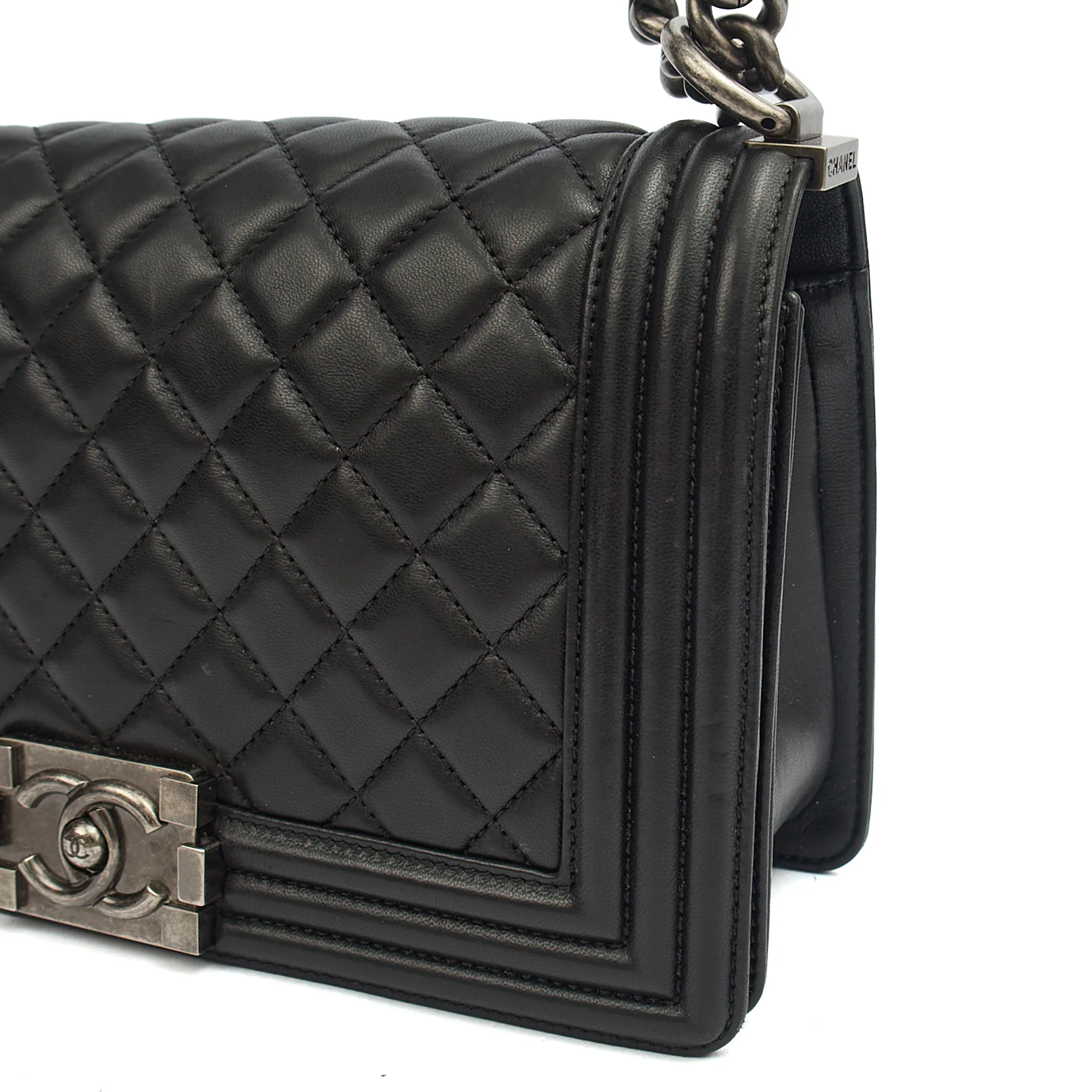 Picture of Chanel Shoulder Bag Boy - Medium in Black, Lambskin Leather