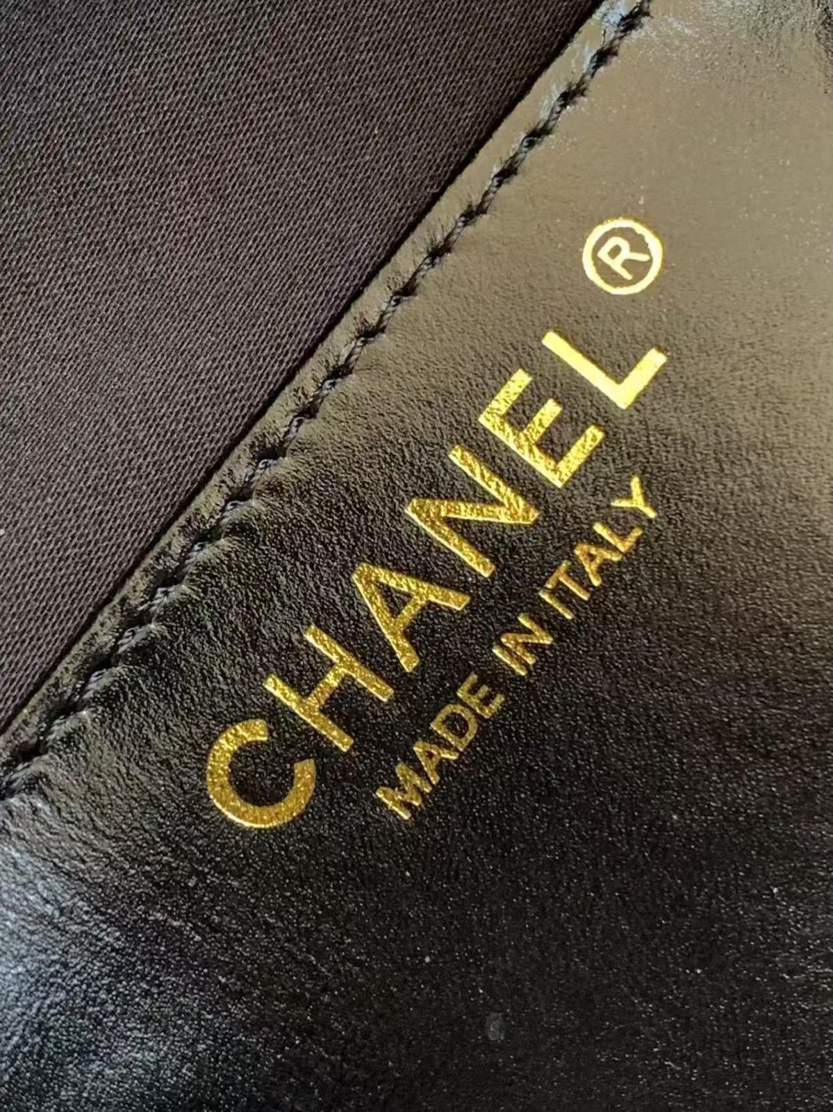Chanel 25 Small Hobo in Black Calfskin