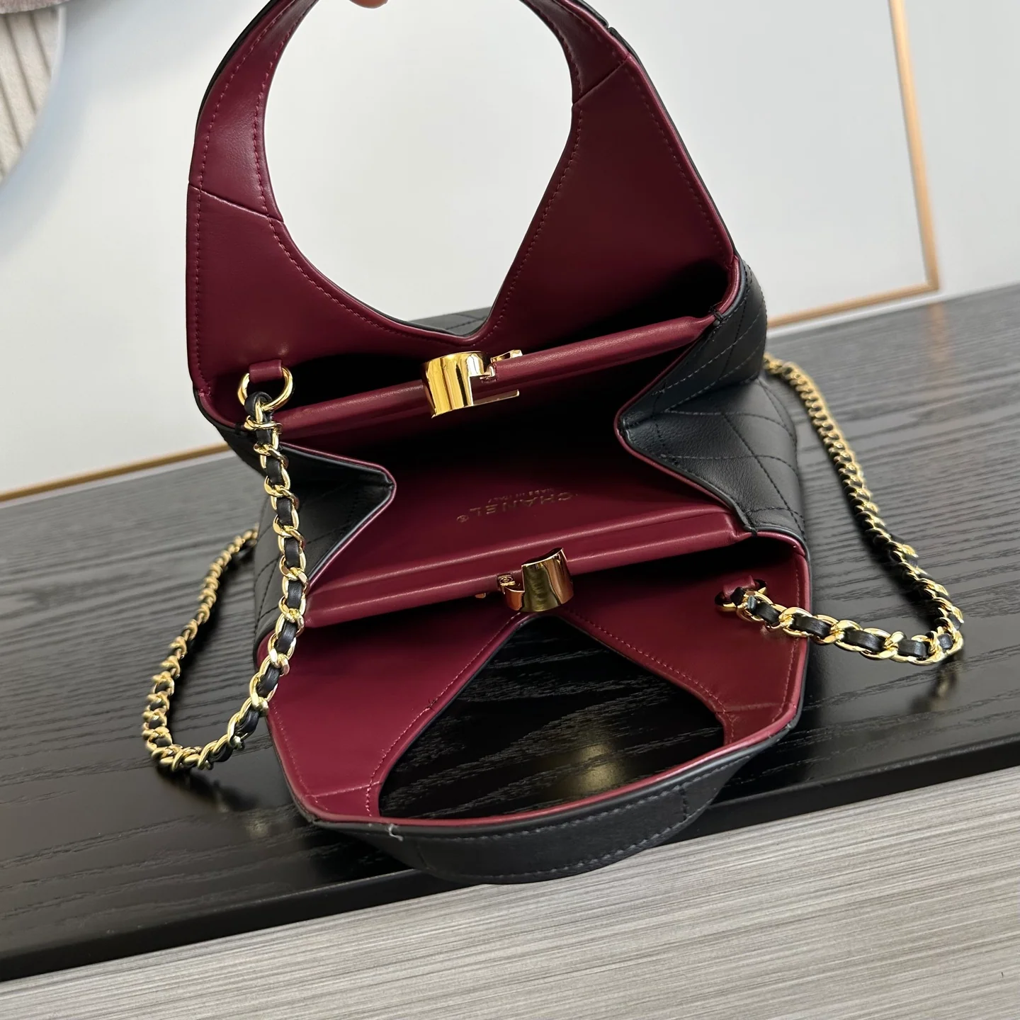 Chanel AS6390 Métiers d'Art Shopping Bag in Black