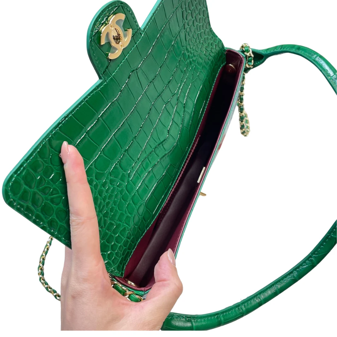 Chanel Large Crocodile-Embossed Clutch in Green