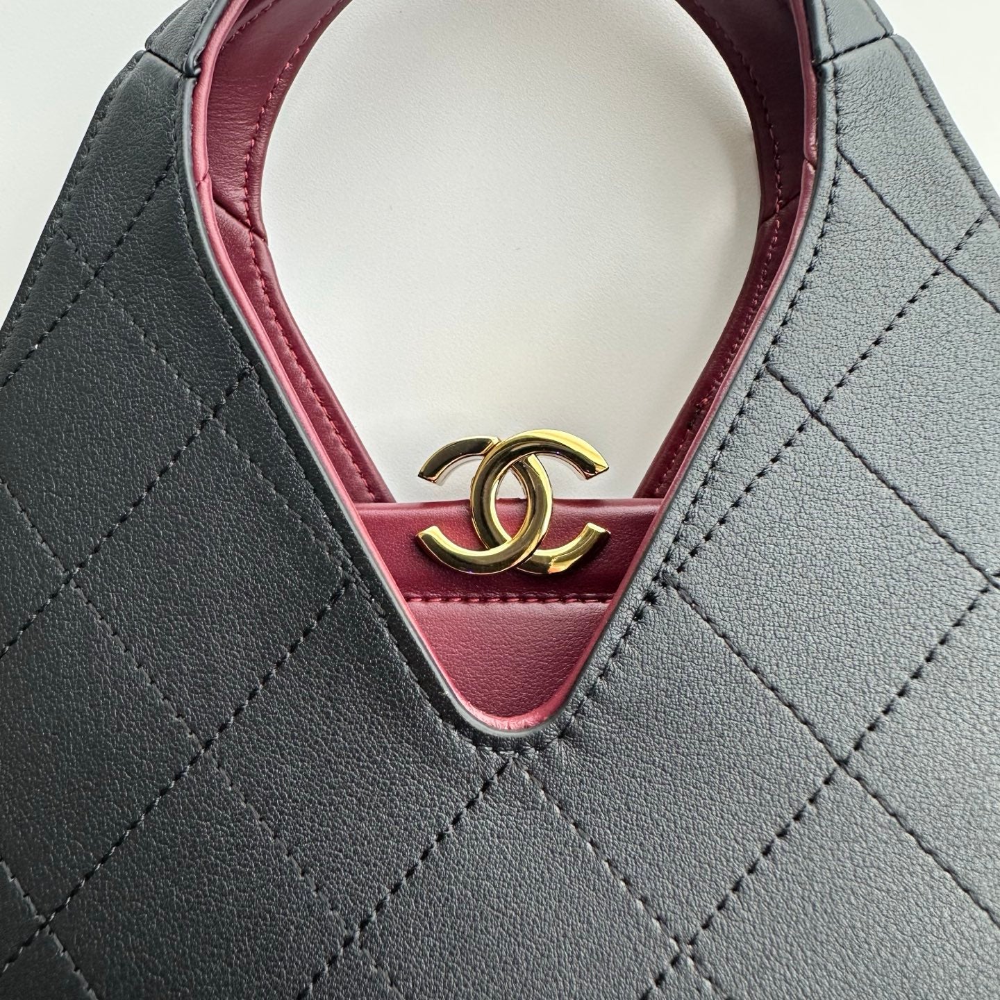 Chanel AS6390 Métiers d'Art Shopping Bag in Black
