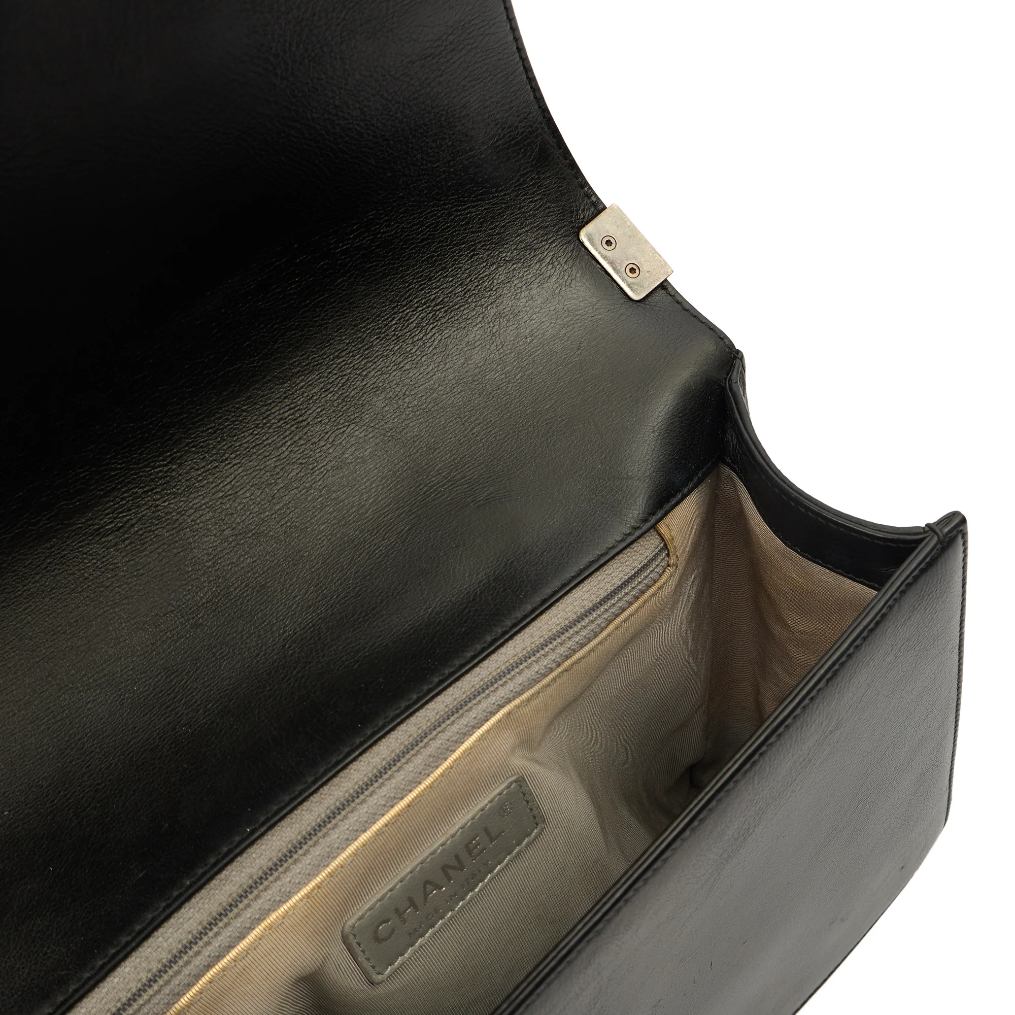 Picture of Chanel Shoulder Bag Boy - New Medium in Black, Calfskin Leather