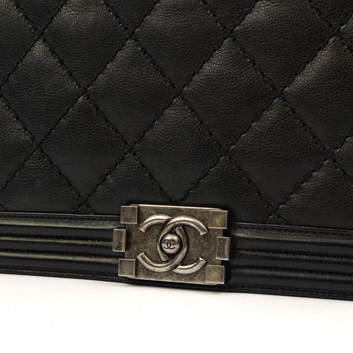 Picture of Chanel Shoulder Bag Boy - New Medium in Black, Calfskin Leather