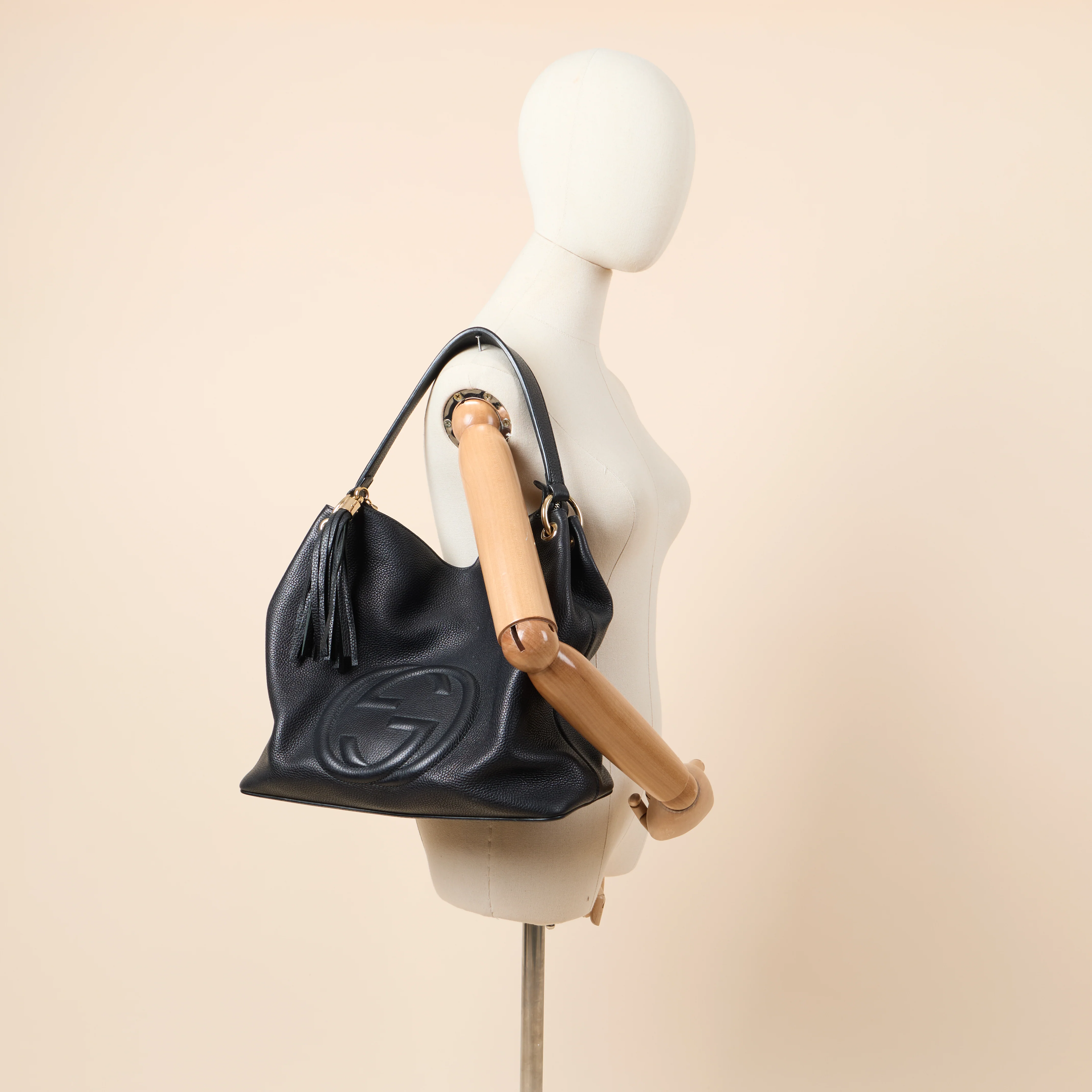 Gucci Shoulder Bag Soho Hobo in Black, Leather