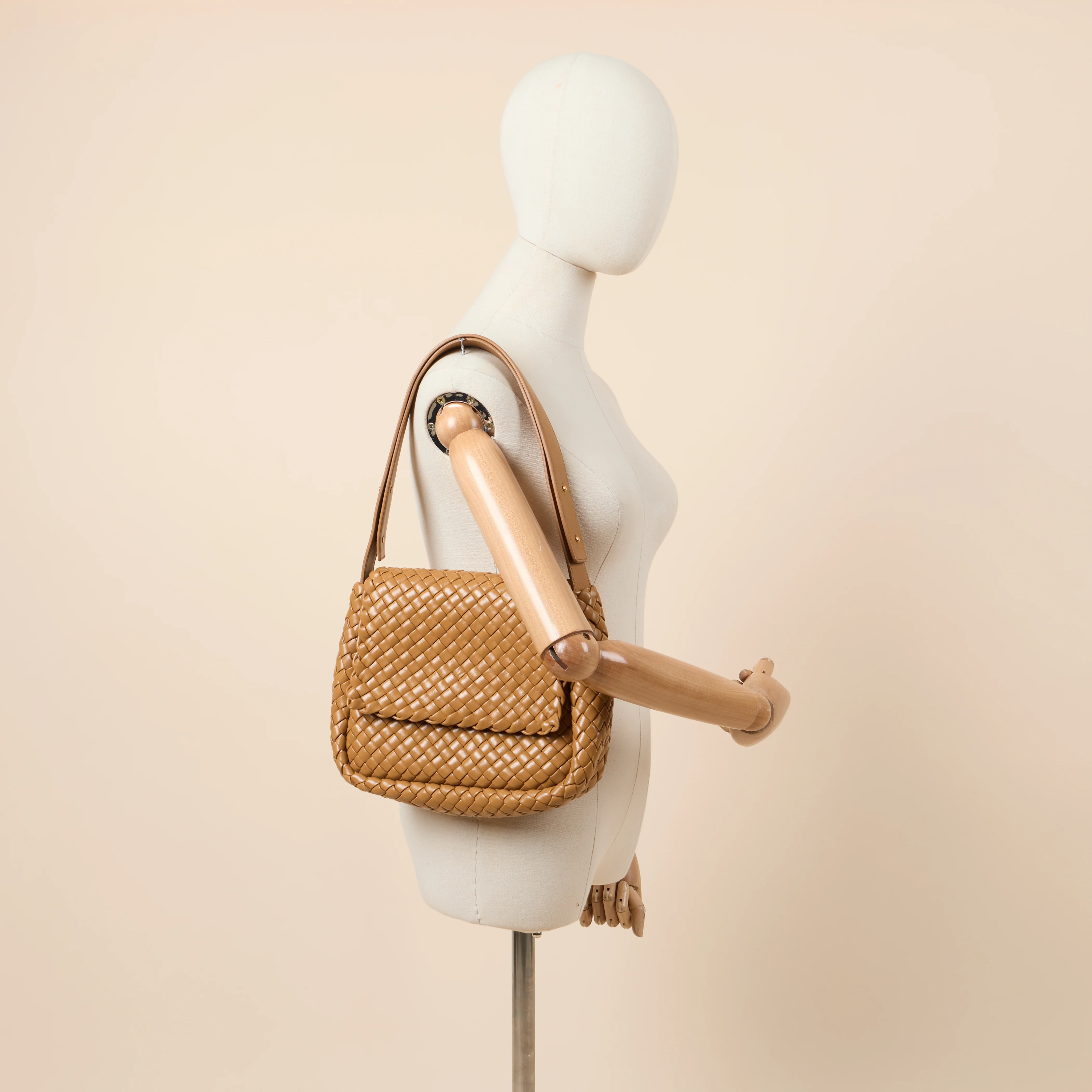 Bottega Veneta Shoulder Bag Cobble - Small in Brown, Leather