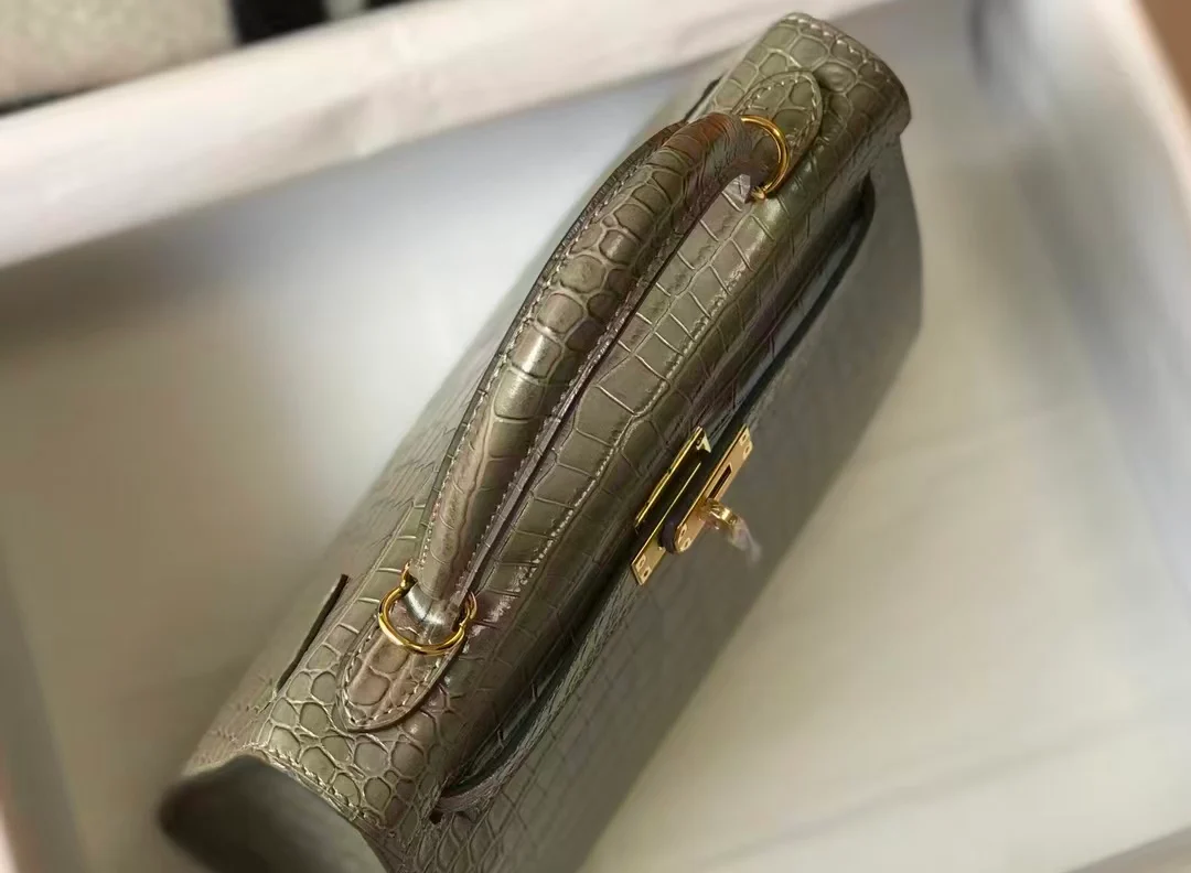 Hermès Kelly 25 Grey leather top view