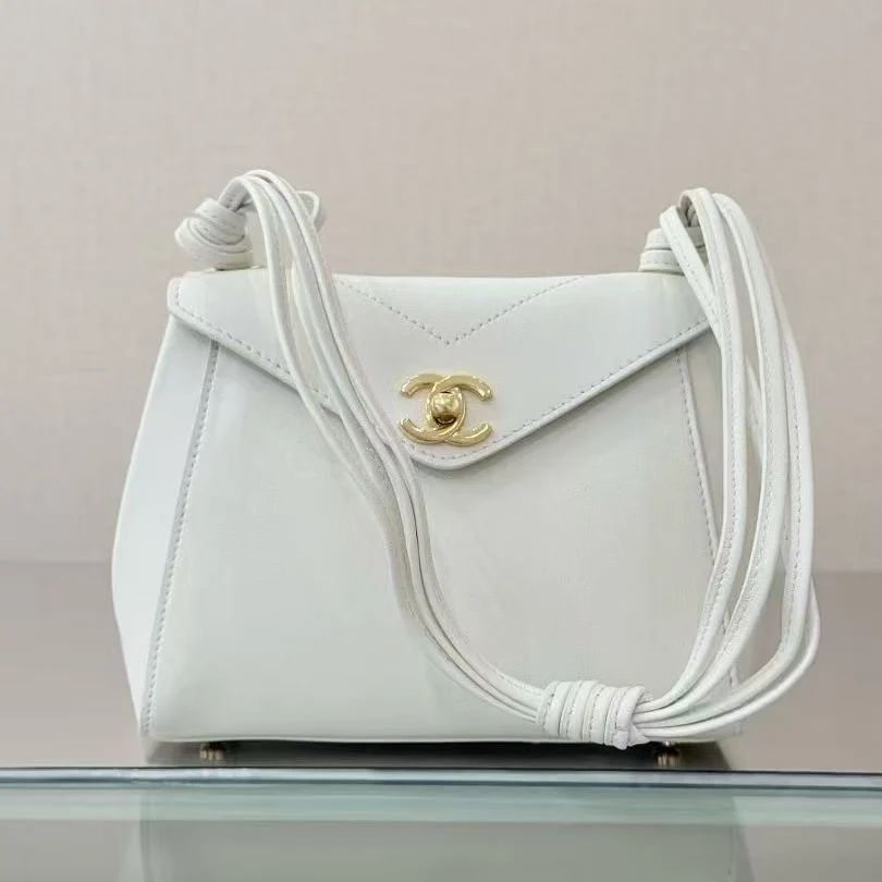 Chanel 26A Knotty Envelope Bag 6223 in White