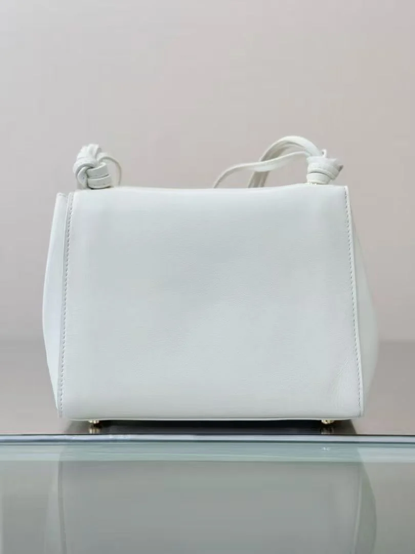 Chanel 26A Knotty Envelope Bag 6223 in White