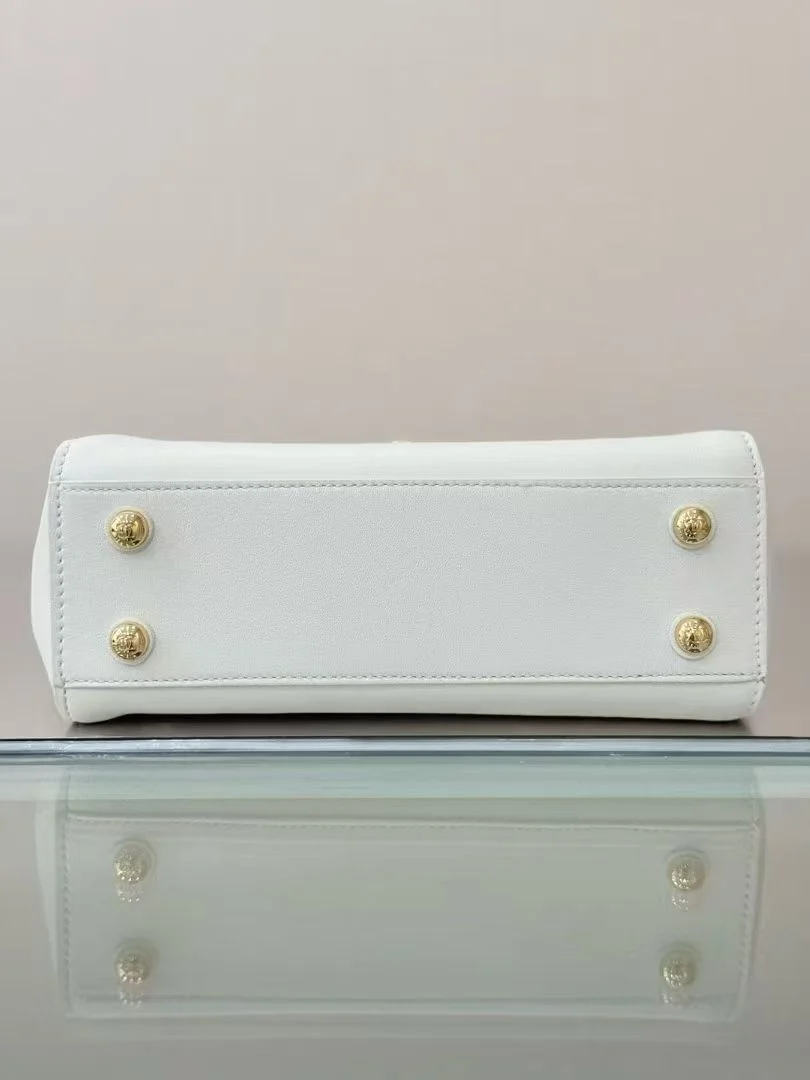 Chanel 26A Knotty Envelope Bag 6223 in White