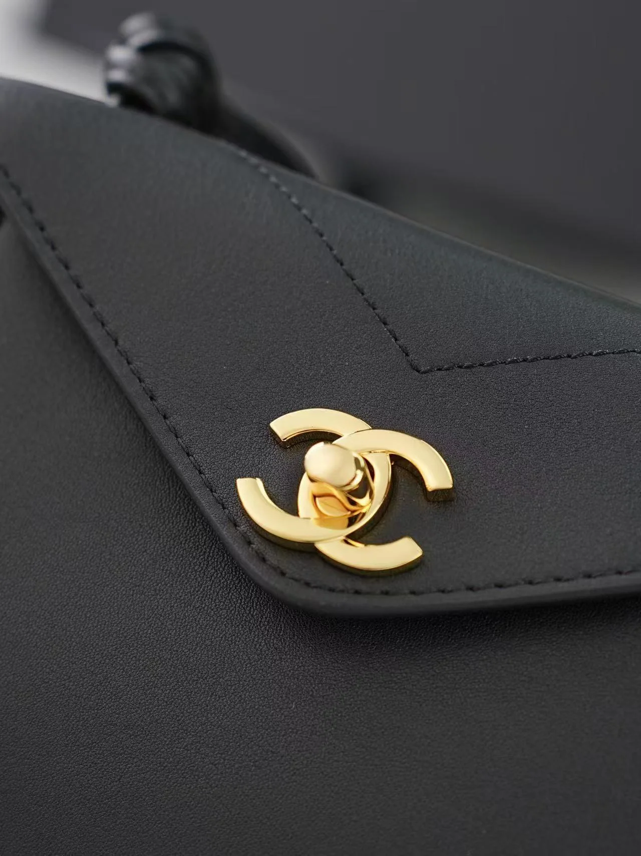 Chanel 26A Knotty Envelope Bag 6223 in Black