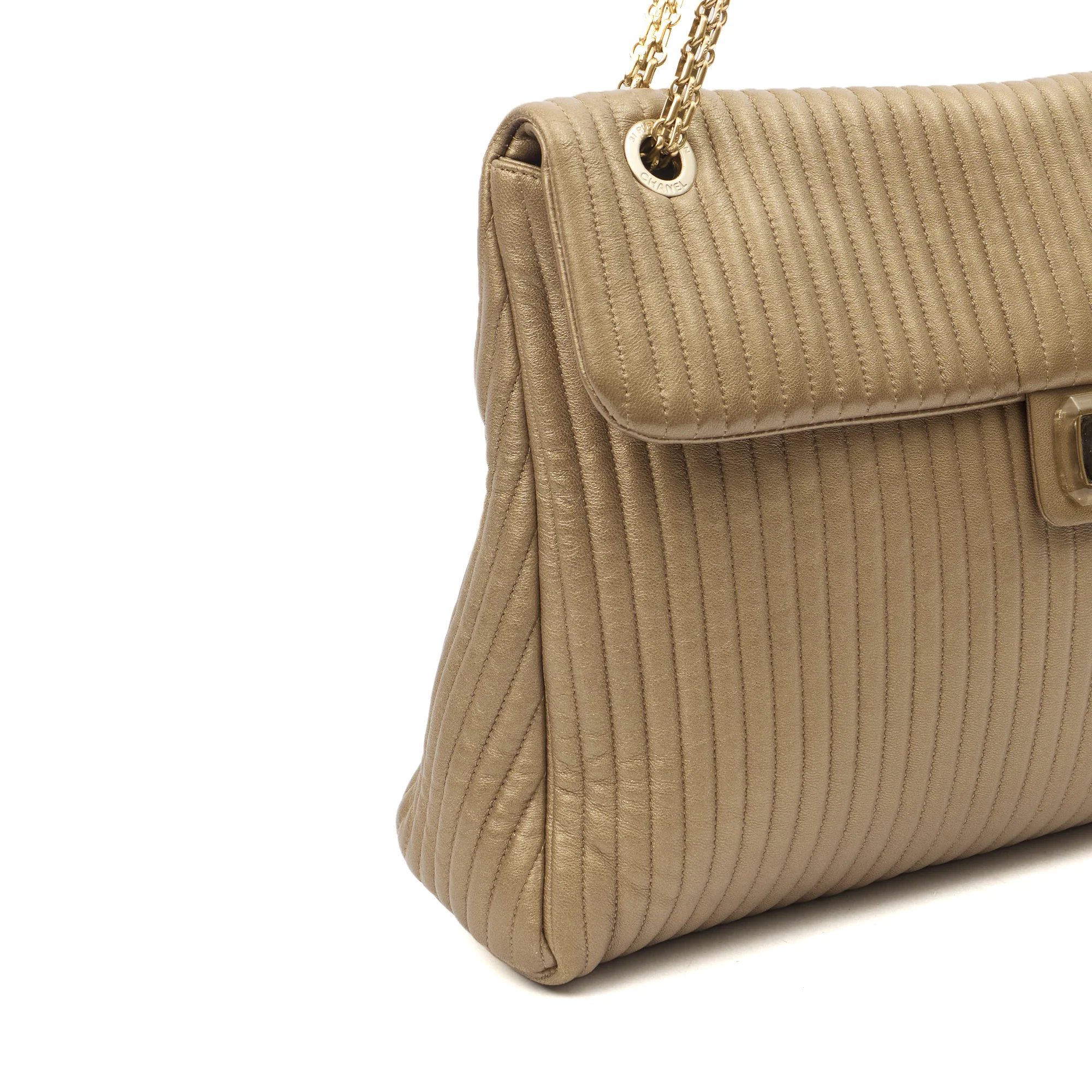 Picture of Chanel Shoulder Bag Shoulder Bag in Metallic, Calfskin Leather