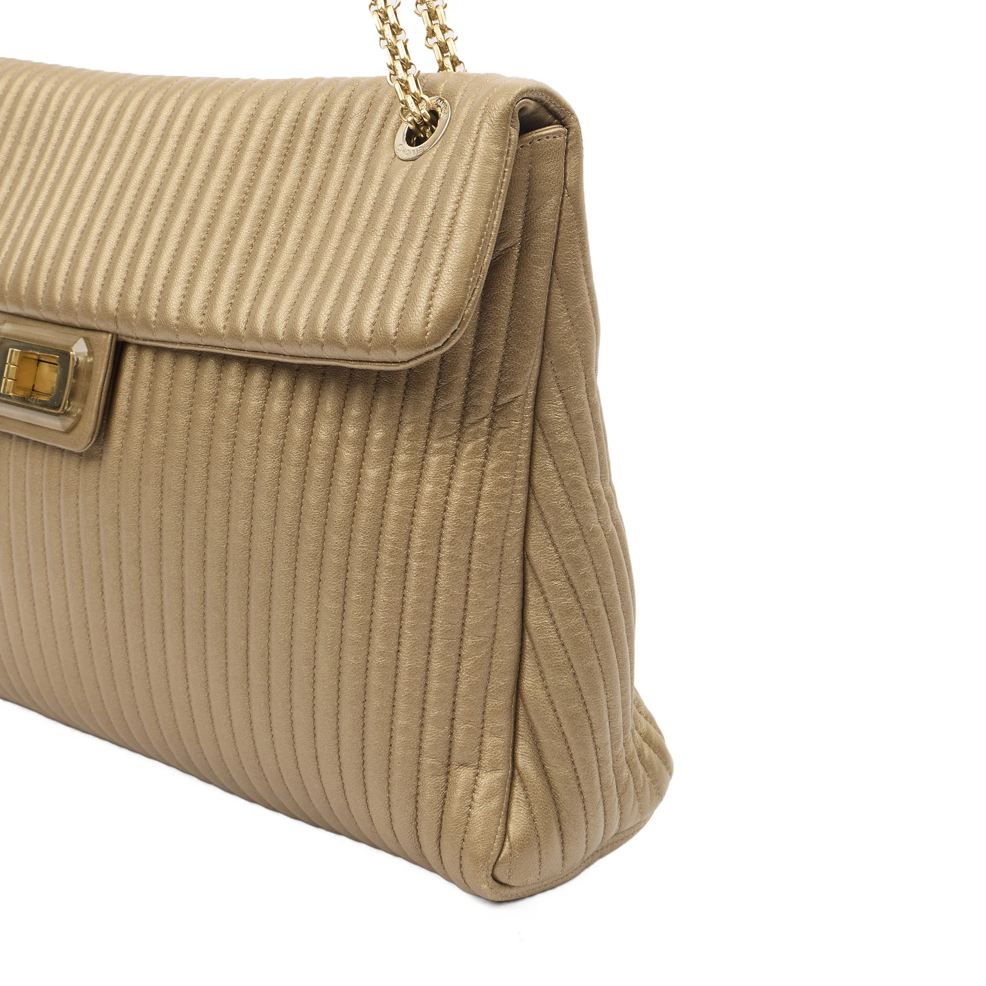 Picture of Chanel Shoulder Bag Shoulder Bag in Metallic, Calfskin Leather