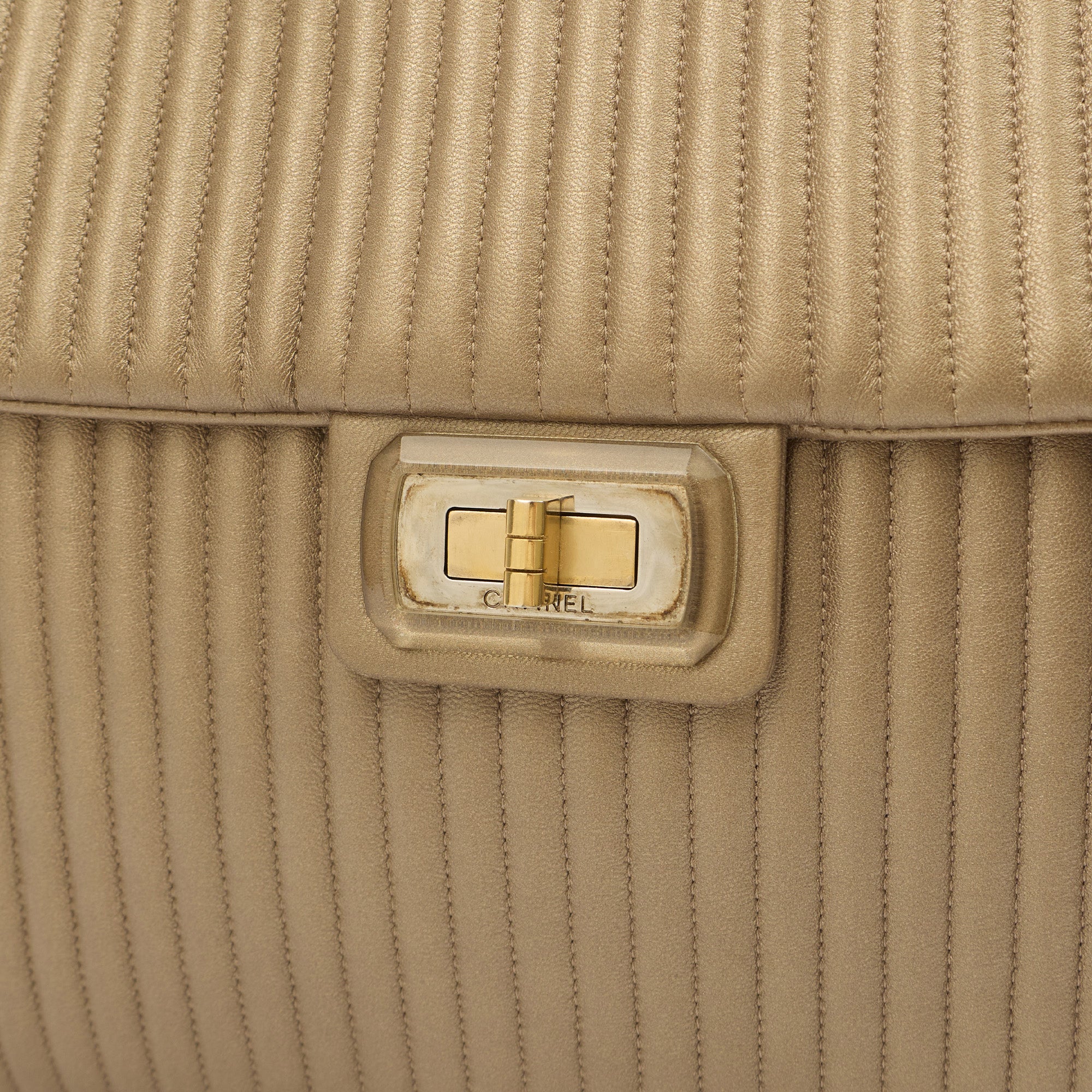 Picture of Chanel Shoulder Bag Shoulder Bag in Metallic, Calfskin Leather