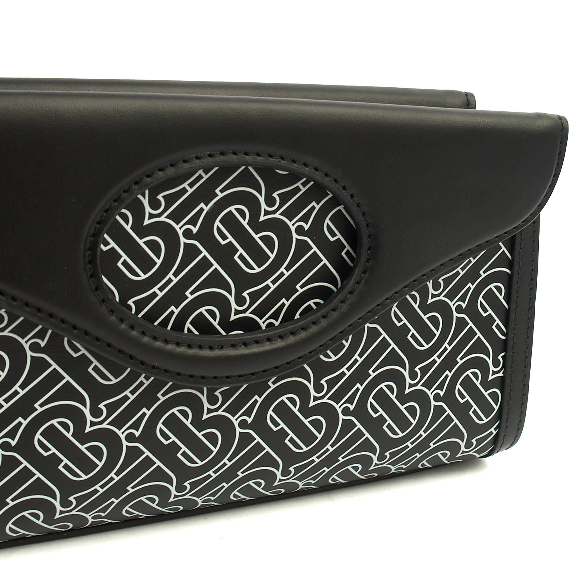 Picture of Burberry Cross Body Crossbody in Black, Leather