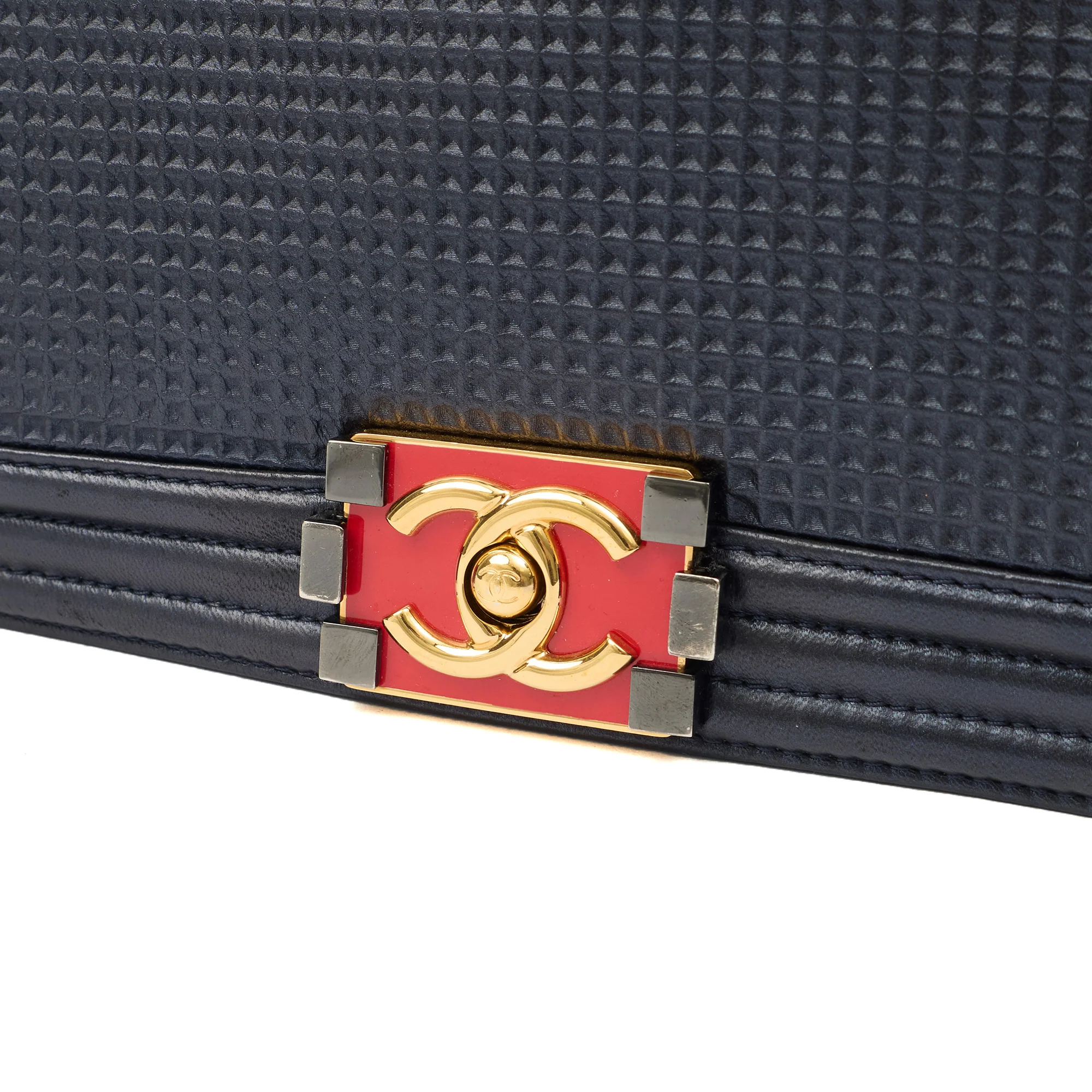 Picture of Chanel Shoulder Bag Boy - New Medium in Blue, Leather