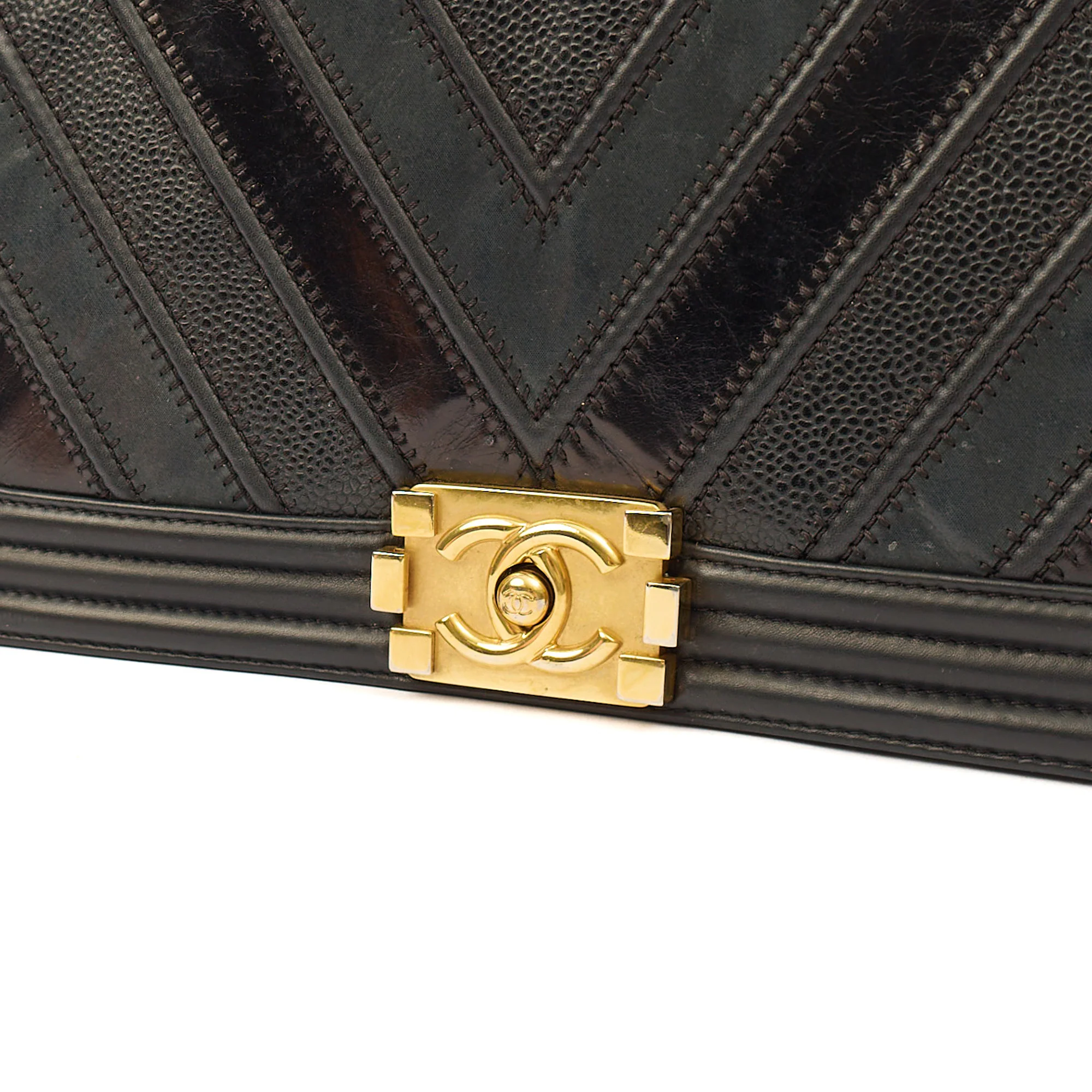 Picture of Chanel Shoulder Bag Boy - Medium in Black, Calfskin Leather