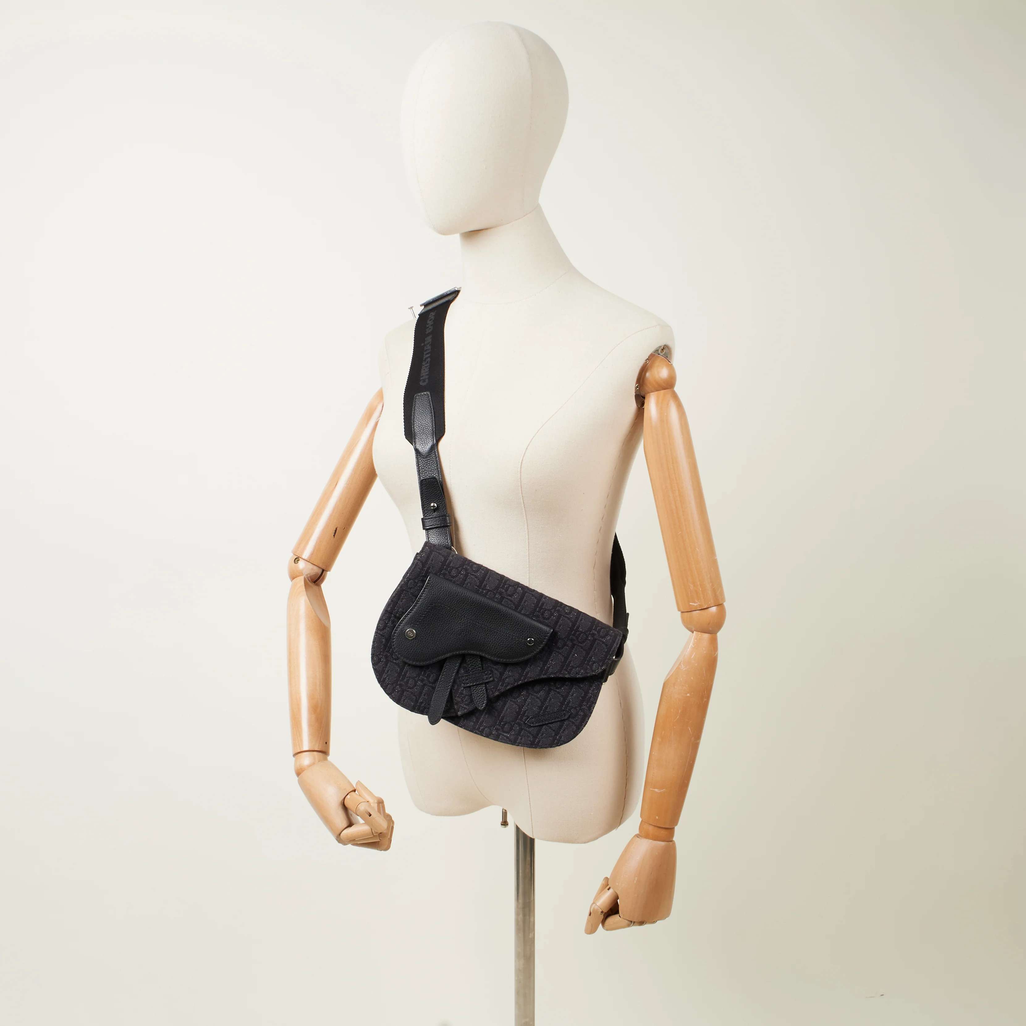 Picture of Christian Dior Cross Body Homme - Saddle Bag in Black, Fabric