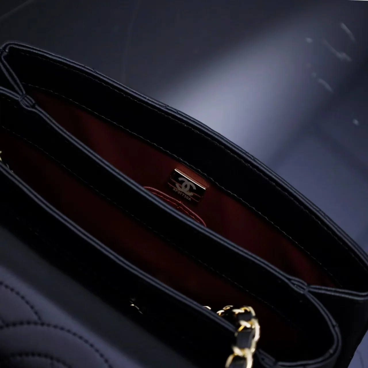 Chanel Trendy bag in black