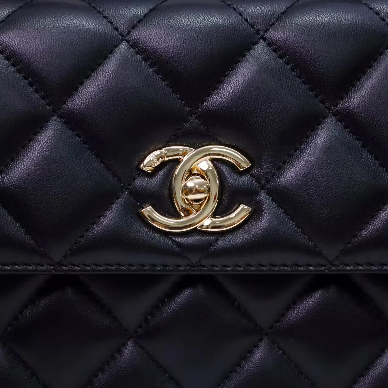 Chanel Trendy bag in black