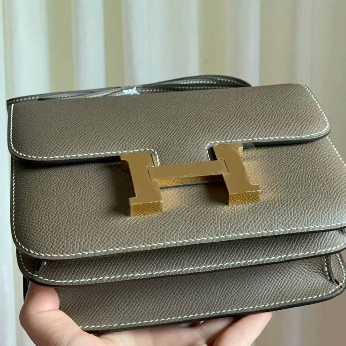 Hermès Constance 18 Grey Epsom leather close up view