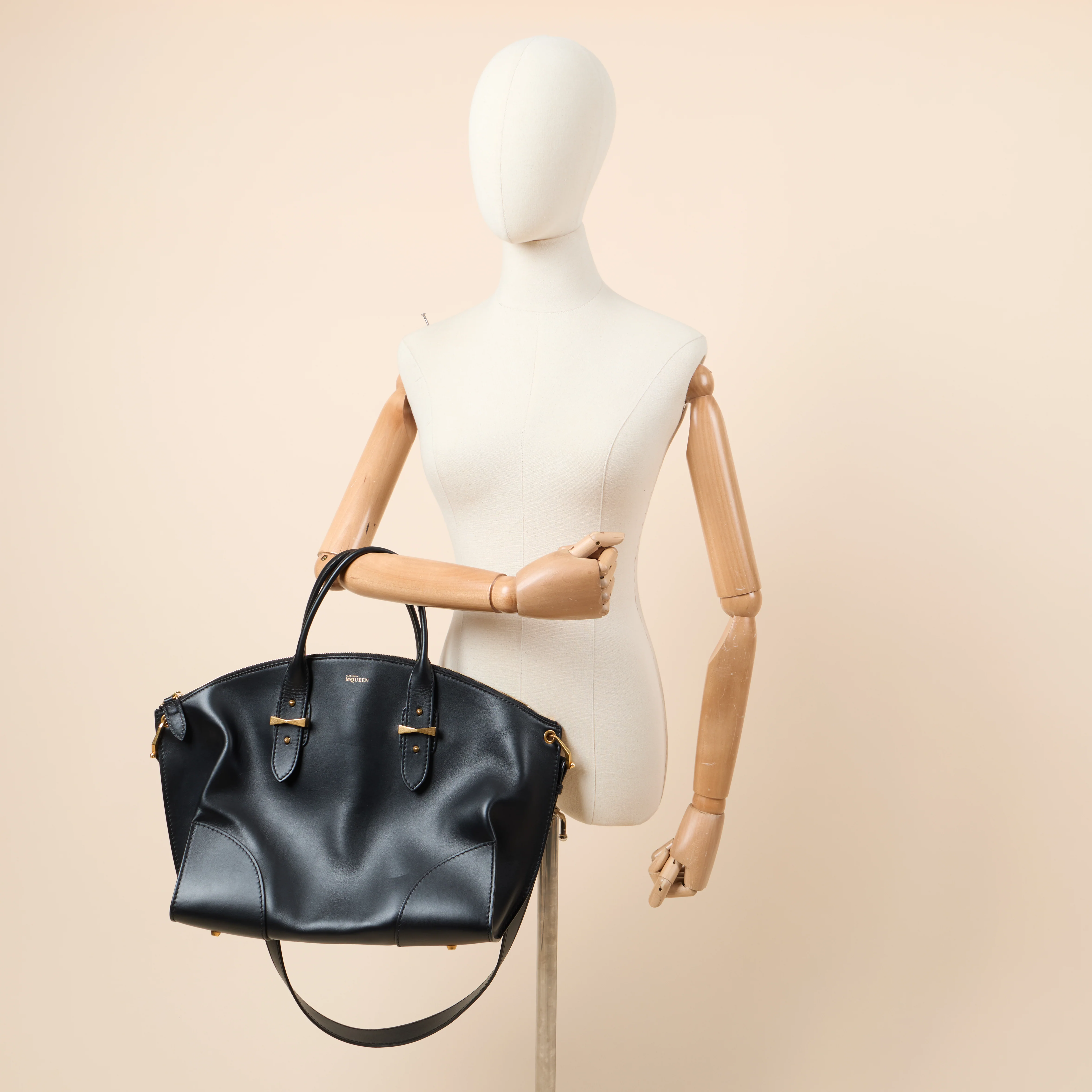 Alexander McQueen Tote Legend in Black, Leather
