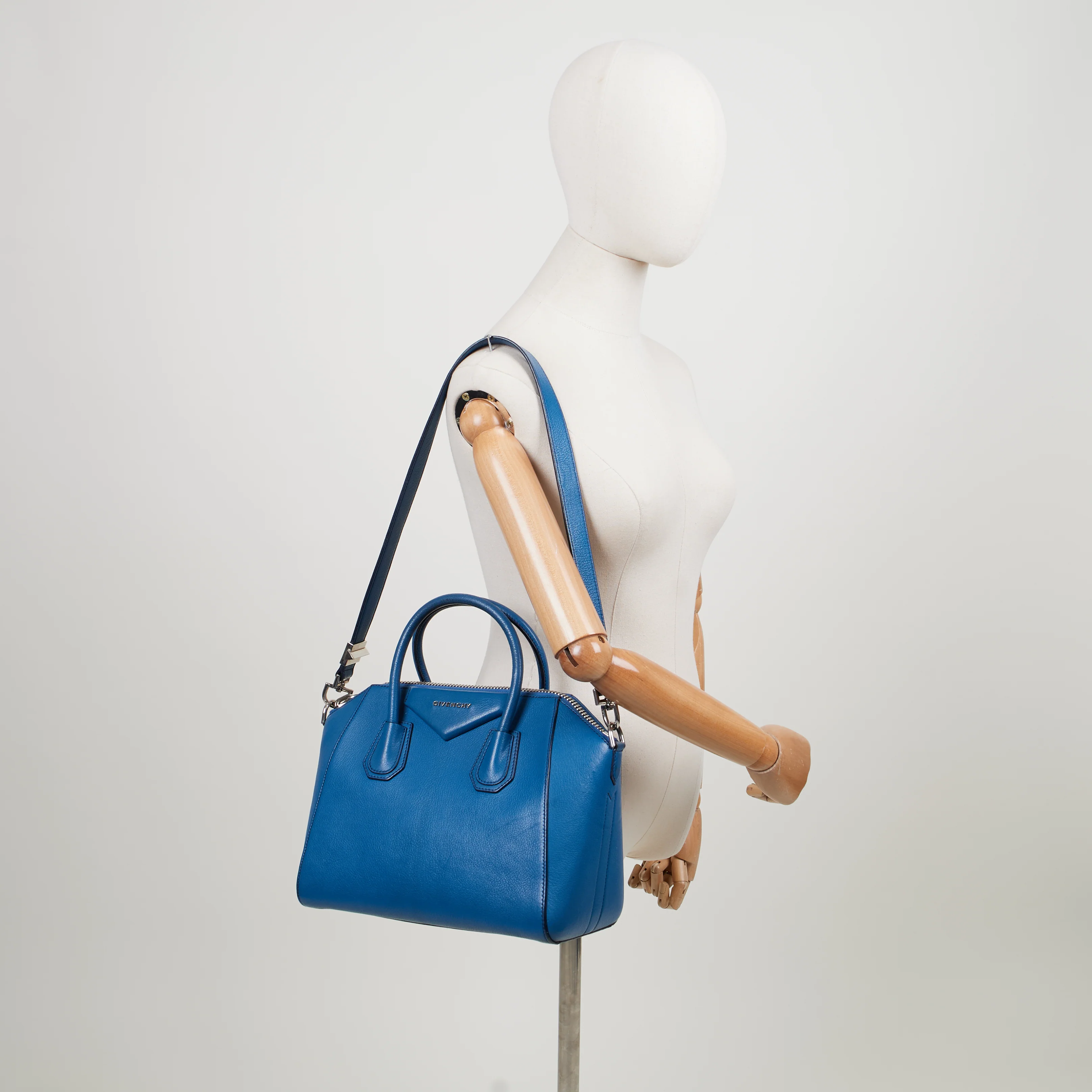 Picture of Givenchy Top Handle Antigona - Small in Blue, Leather