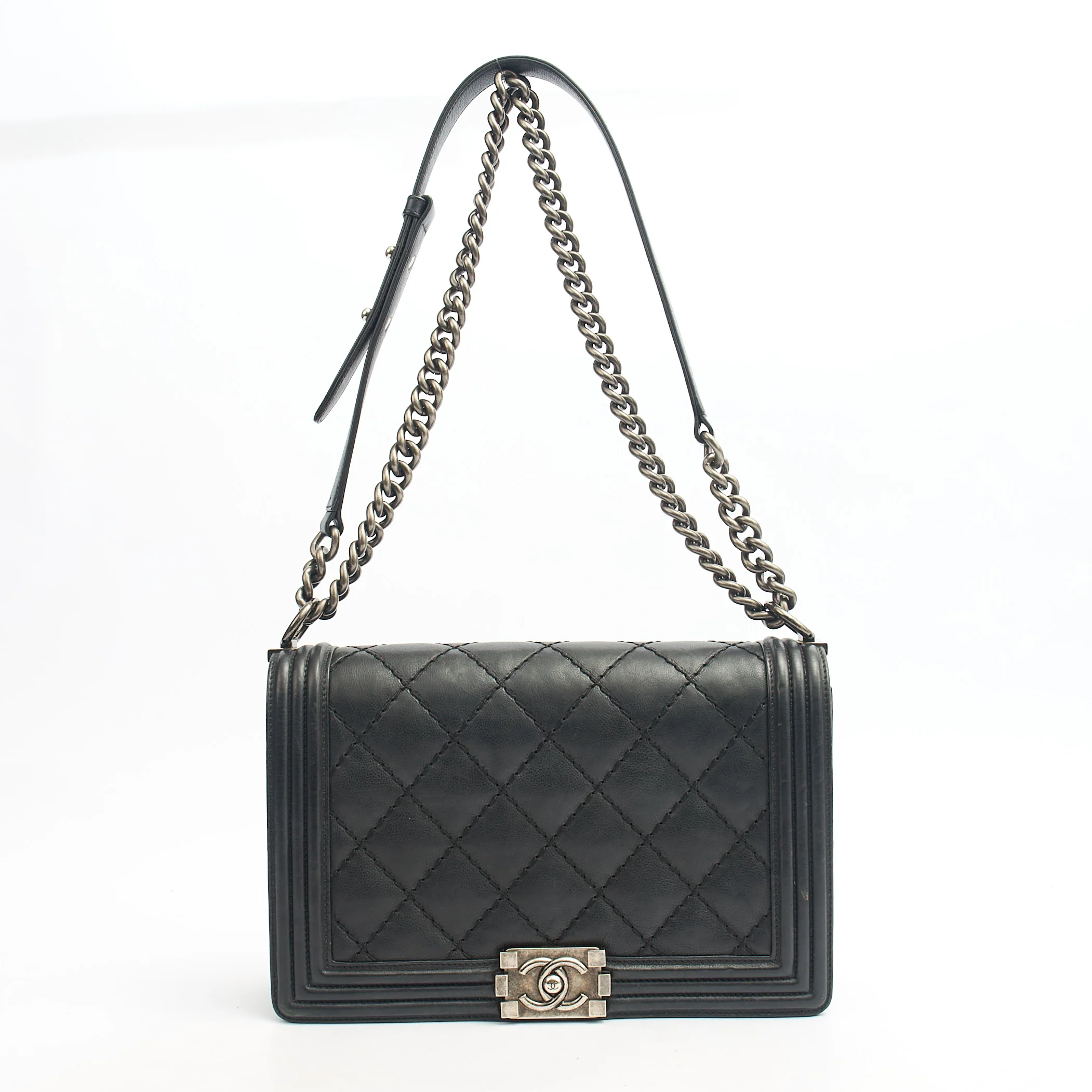 Picture of Chanel Shoulder Bag Boy - New Medium in Black, Calfskin Leather