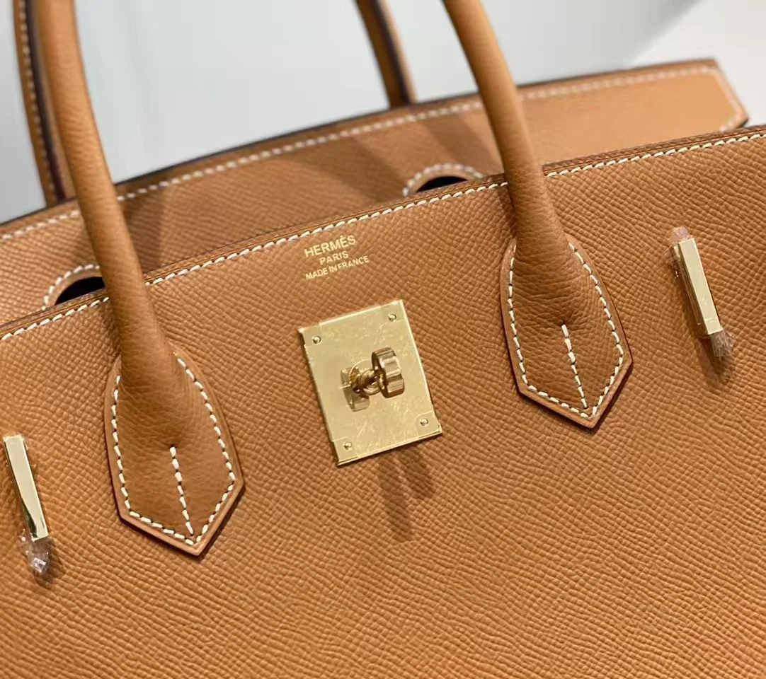 Hermès Birkin 30 hardware and turn-lock close-up