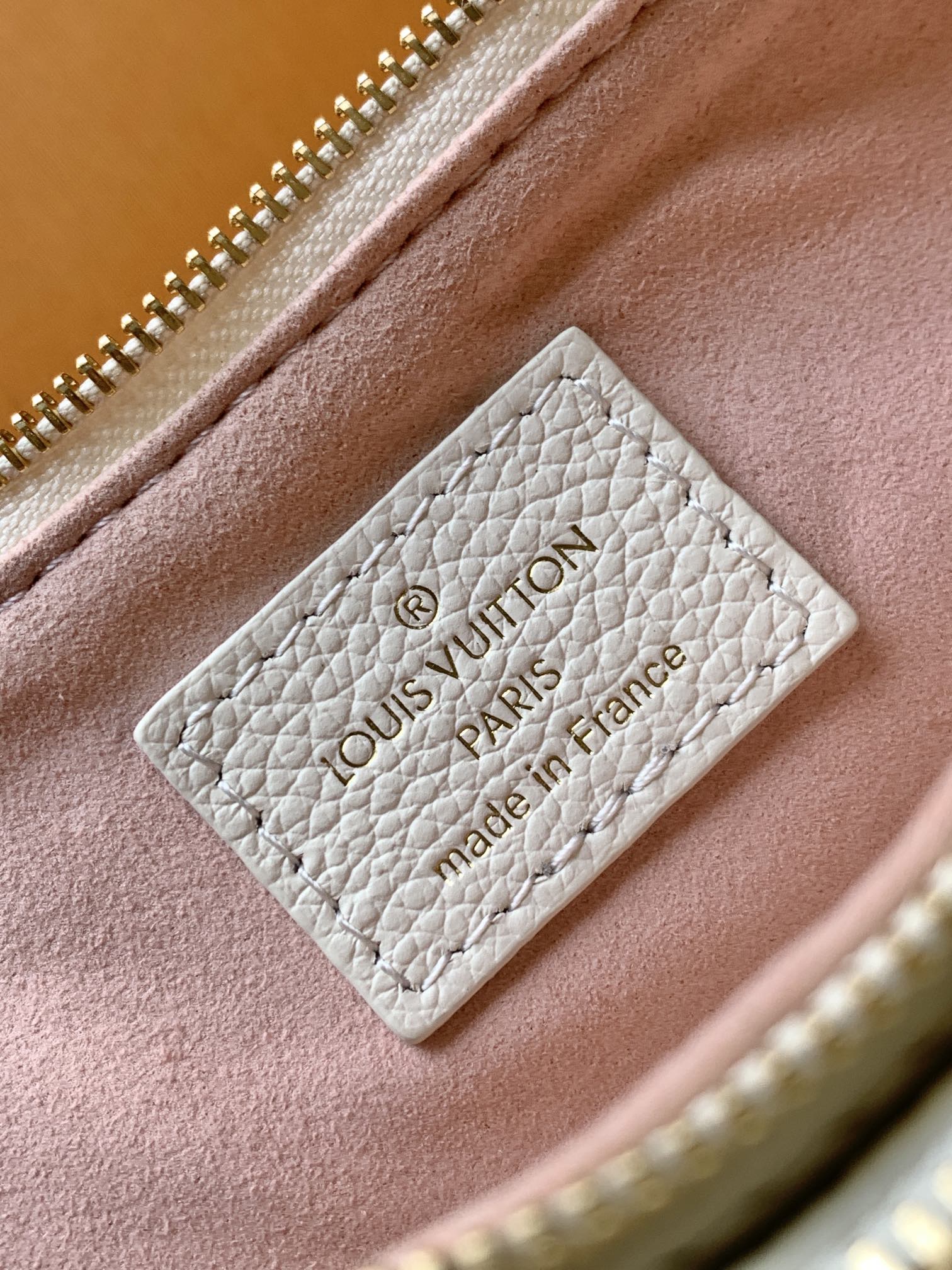 Louis Vuitton Pochette Liv in White