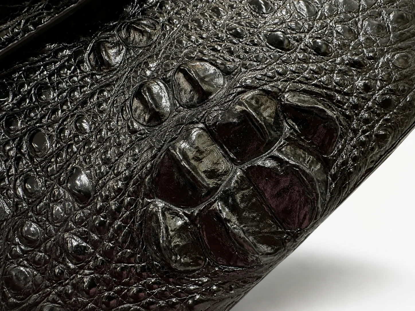 Hermès Kelly 25 alligator leather condition detail