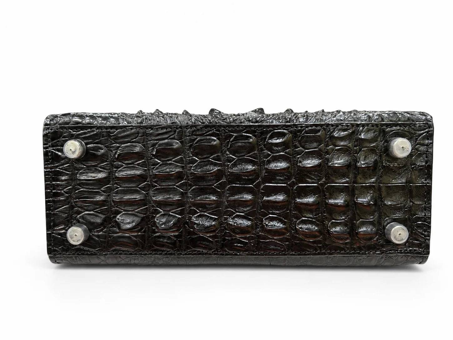 Hermès Kelly 25 genuine alligator leather bottom view