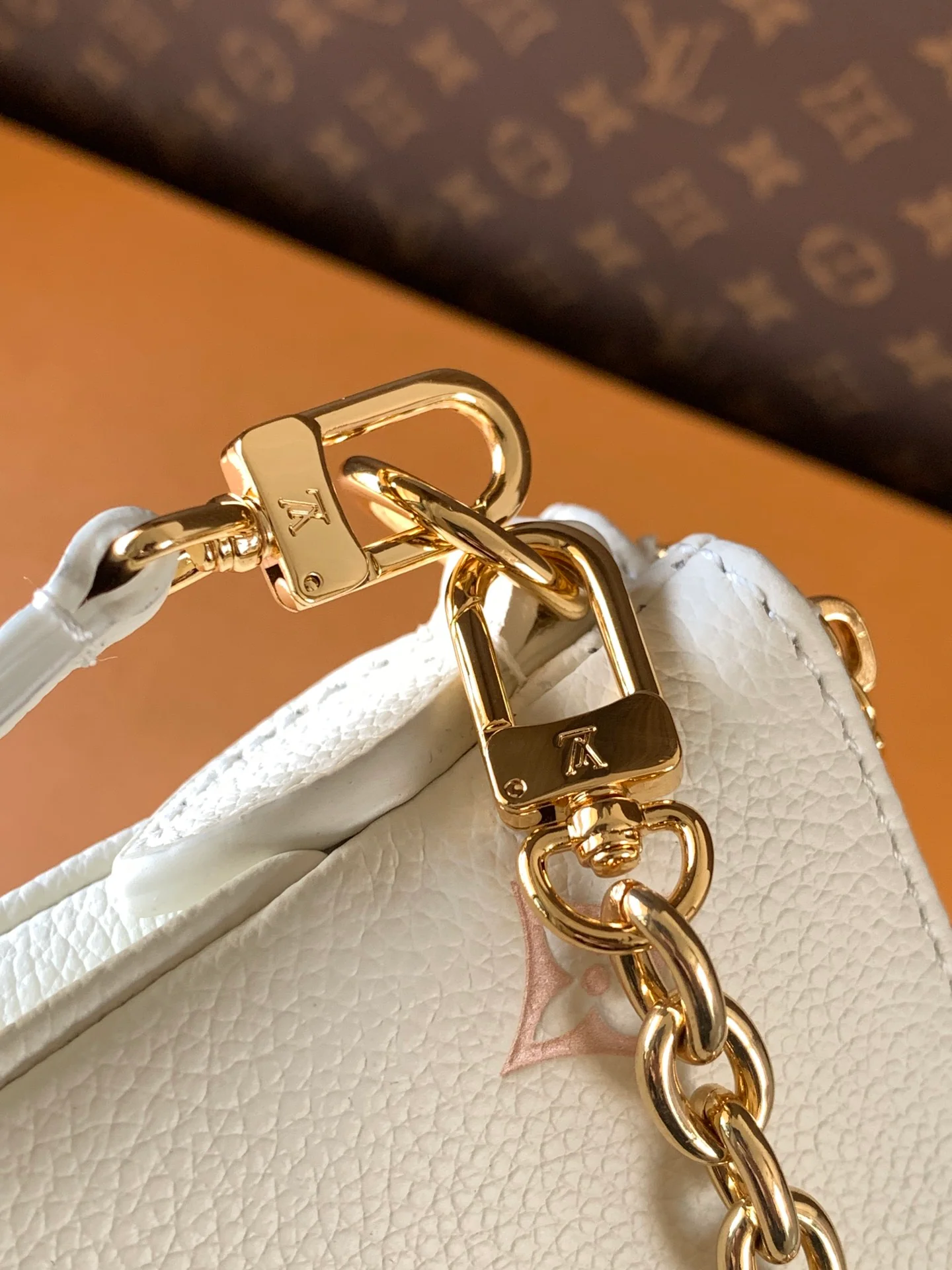 Louis Vuitton Pochette Liv in White