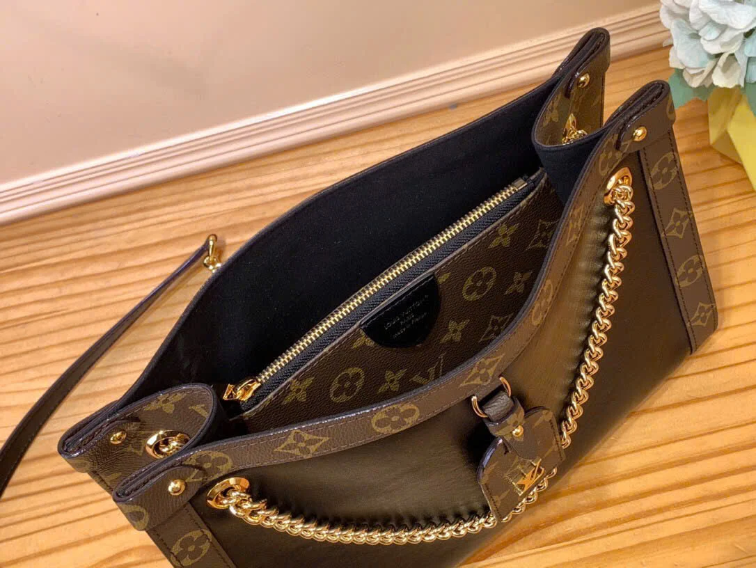 Louis Vuitton Nova PM M13140 interior
