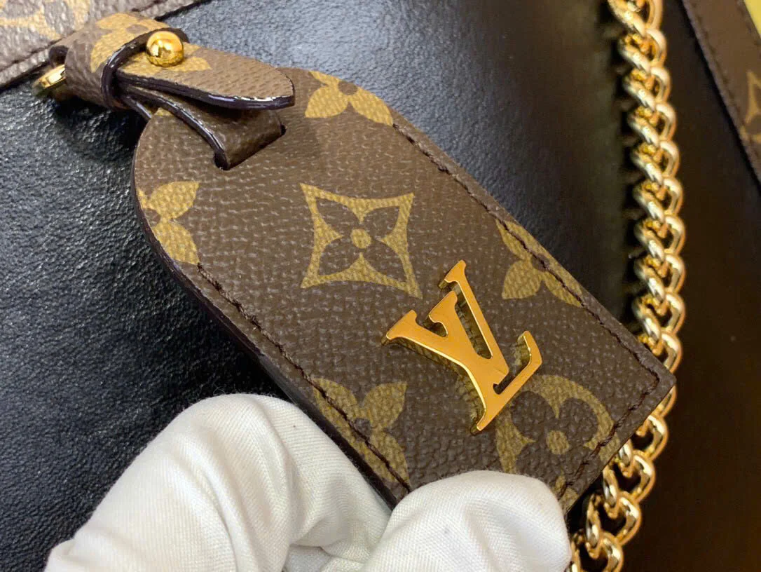 Louis Vuitton Nova PM M13140