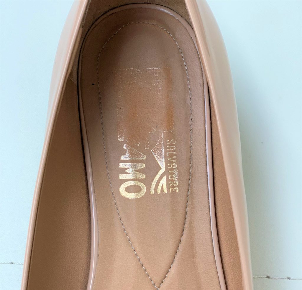 example of fading logo innside Varinas
