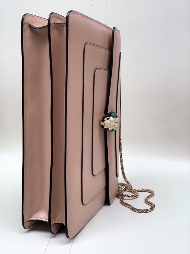 Close-up on the piping of Serpenti Forever bag