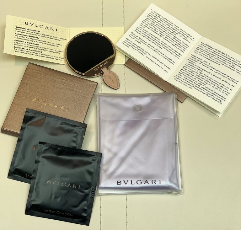 Picture of the contents of the Serpenti Forever bag