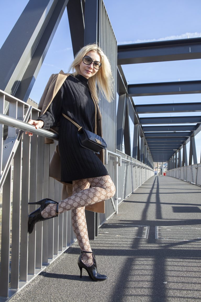 Picture on the bridge full body view