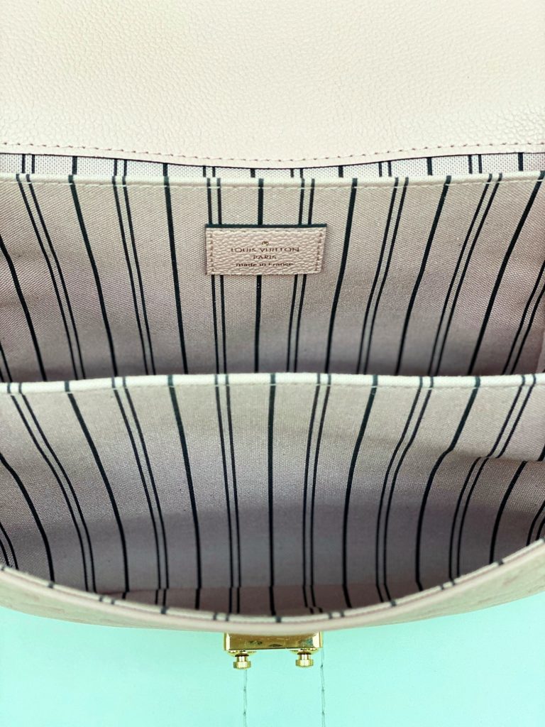 Interiors of pink Pochette Metis